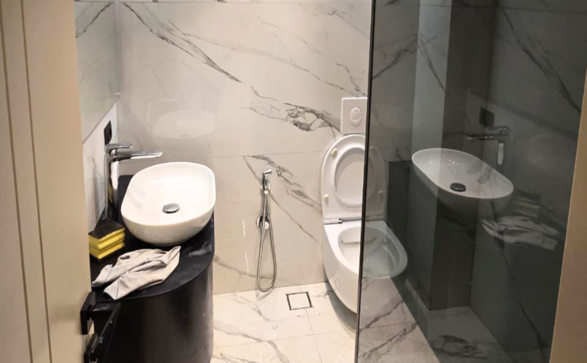 ALT (CZ): Apartmán na prodej Mali i Robit Golem Albánie s výhledem na moře a moderním interiérem ALT (EN): Sea view apartment for sale Mali i Robit Golem Albania with modern interior