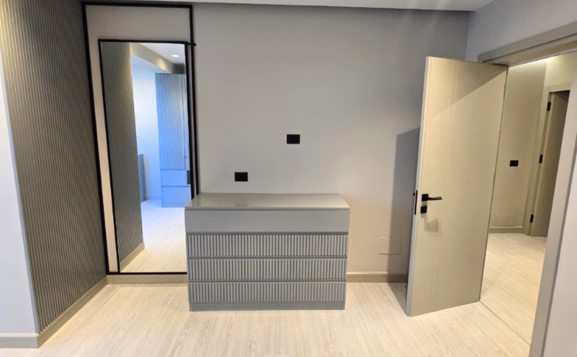 ALT (CZ): Apartmán na prodej Mali i Robit Golem Albánie s výhledem na moře a moderním interiérem ALT (EN): Sea view apartment for sale Mali i Robit Golem Albania with modern interior