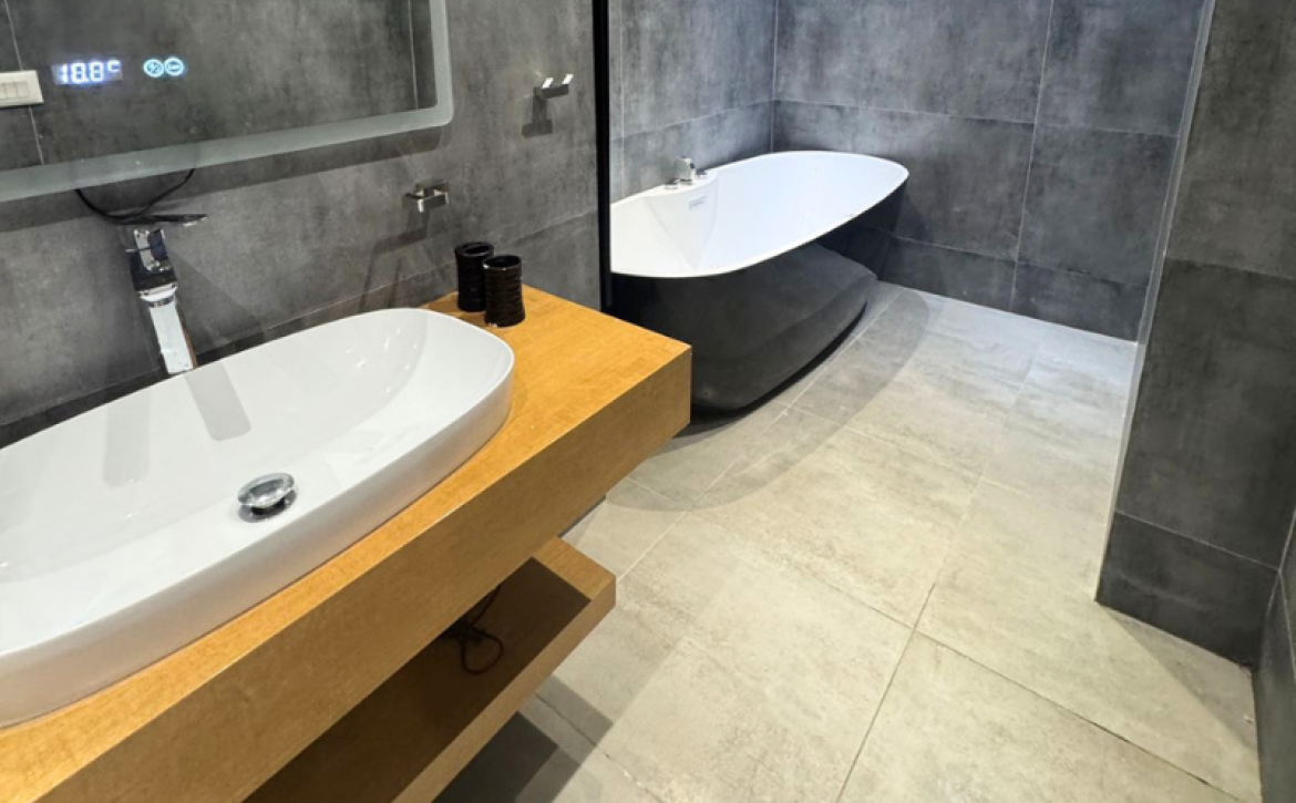 Apartmán u moře Albánie na prodej – investiční nemovitost blízko pláže / Seaside apartment Albania for sale – real estate investment near beach