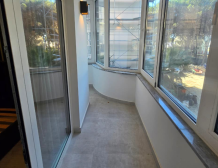 ALT (CZ): Apartmán na prodej Mali i Robit Golem Albánie s výhledem na moře a moderním interiérem ALT (EN): Sea view apartment for sale Mali i Robit Golem Albania with modern interior