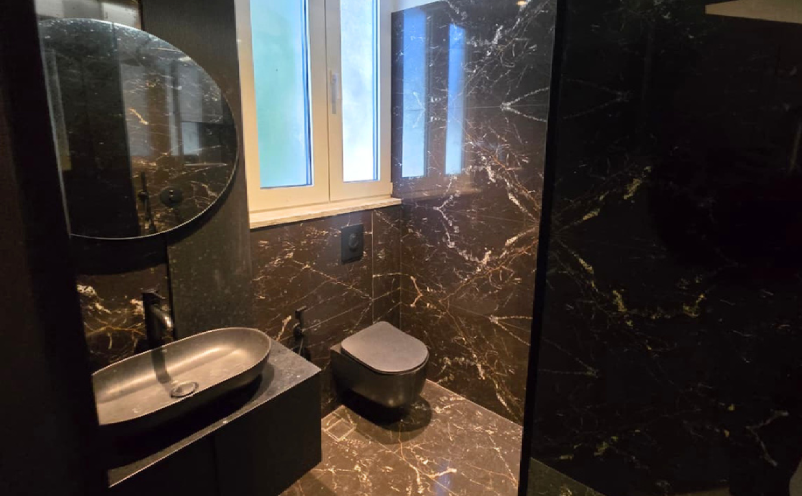 ALT (CZ): Apartmán na prodej Mali i Robit Golem Albánie s výhledem na moře a moderním interiérem ALT (EN): Sea view apartment for sale Mali i Robit Golem Albania with modern interior