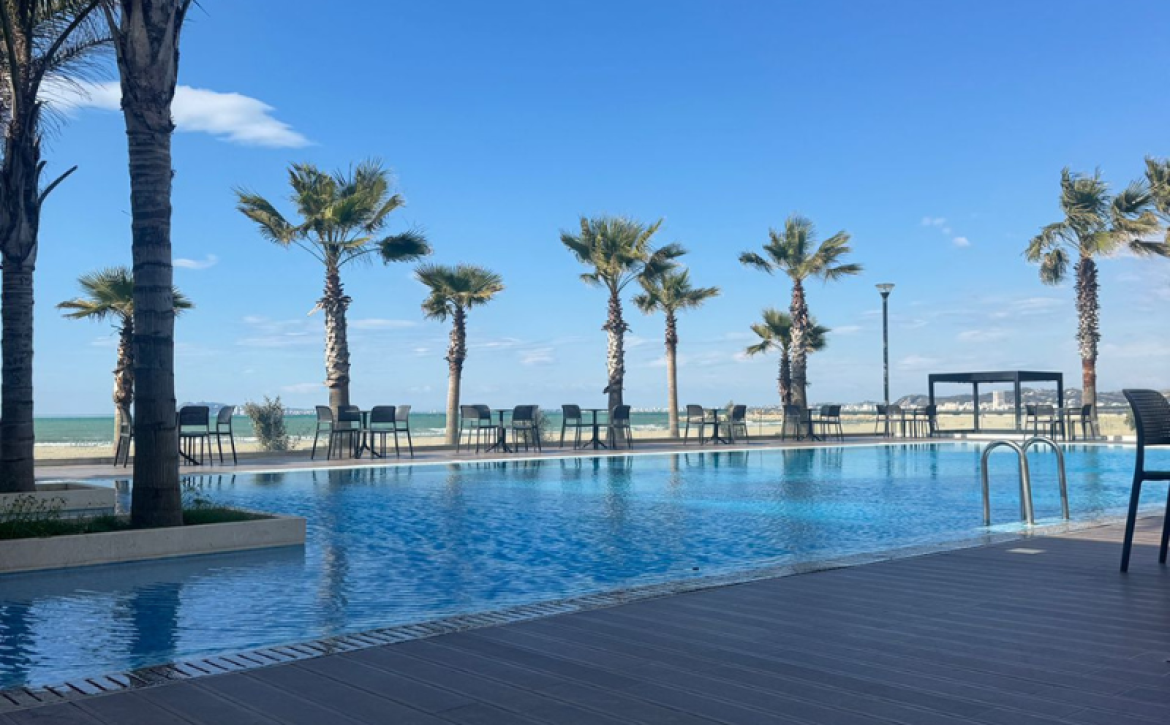 ALT (CZ): Apartmán na prodej Mali i Robit Golem Albánie s výhledem na moře a moderním interiérem ALT (EN): Sea view apartment for sale Mali i Robit Golem Albania with modern interior