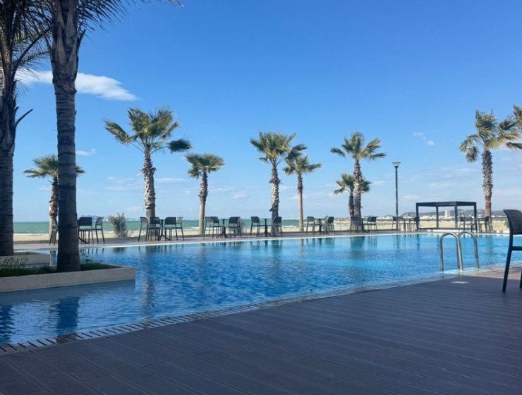 ALT (CZ): Apartmán na prodej Mali i Robit Golem Albánie s výhledem na moře a moderním interiérem ALT (EN): Sea view apartment for sale Mali i Robit Golem Albania with modern interior