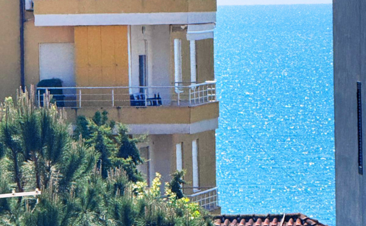 Furnished apartment in Durrës with partial sea view, close to beach and local amenities