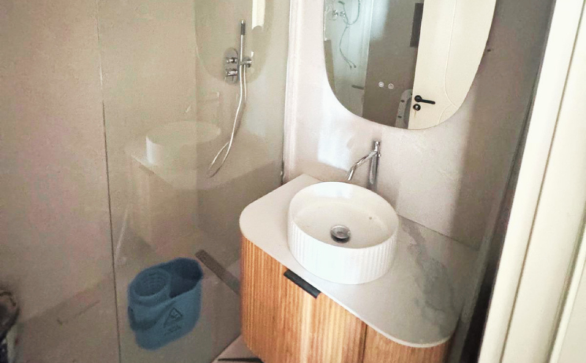 Modern apartment in new residential building, 5th floor, shared swimming pool in courtyard, Albania development, under construction