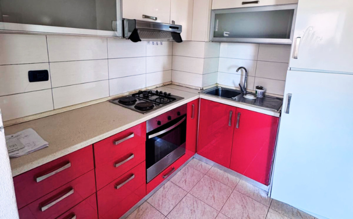 Furnished apartment in Durrës with partial sea view, close to beach and local amenities