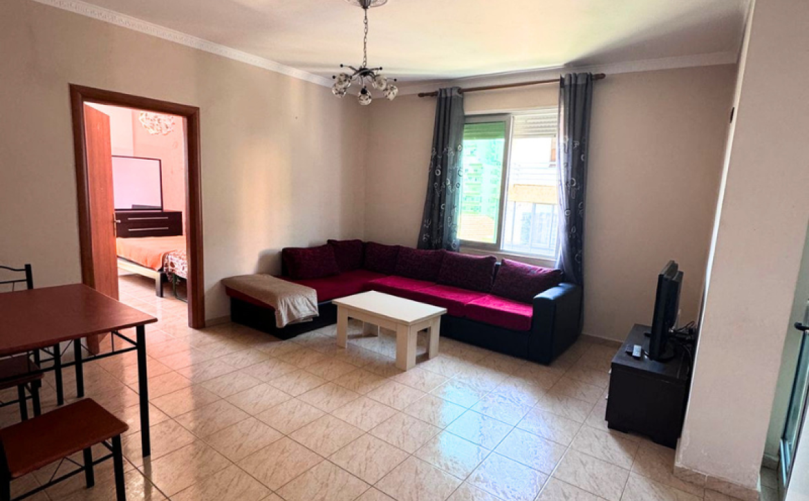 Furnished apartment in Durrës with partial sea view, close to beach and local amenities