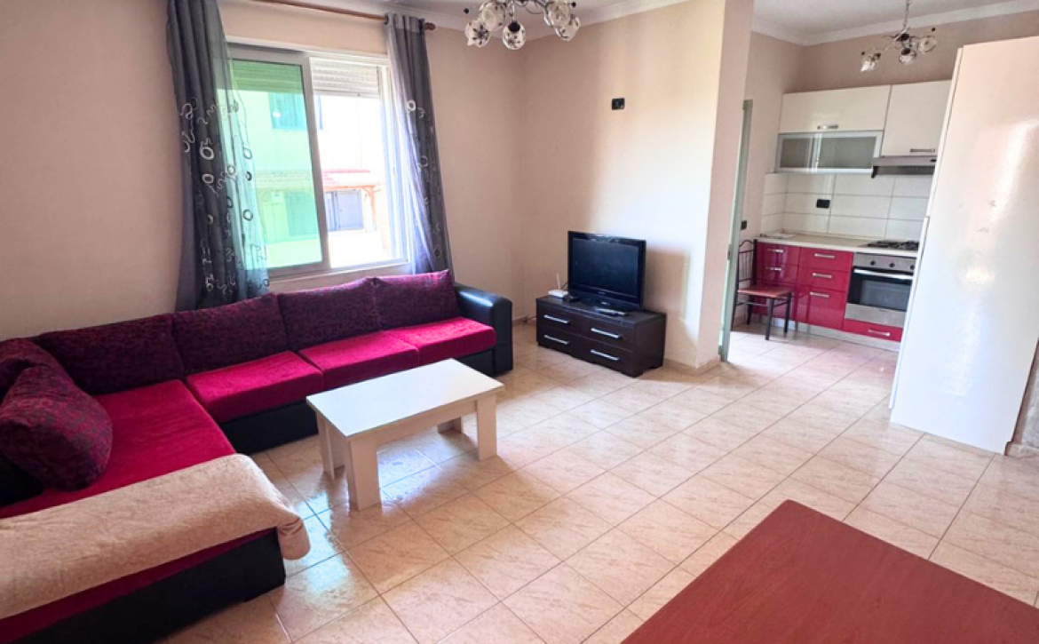 Furnished apartment in Durrës with partial sea view, close to beach and local amenities