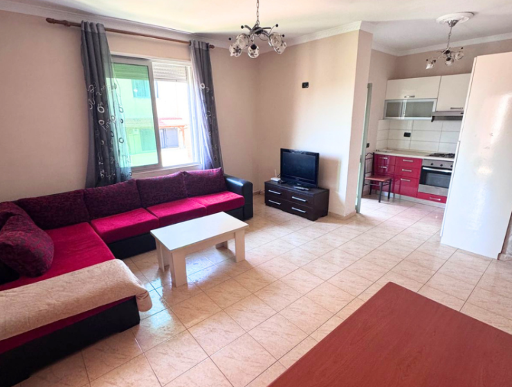 Furnished apartment in Durrës with partial sea view, close to beach and local amenities