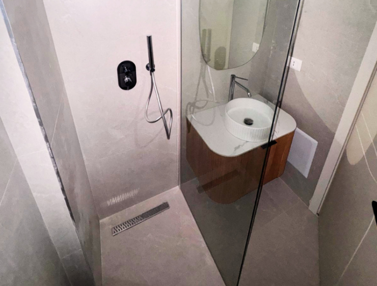 Modern apartment in new residential building, 5th floor, shared swimming pool in courtyard, Albania development, under construction