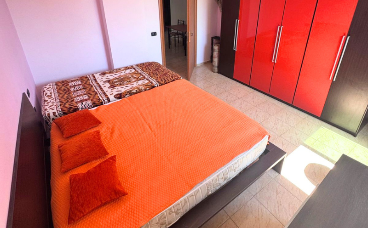 Furnished apartment in Durrës with partial sea view, close to beach and local amenities