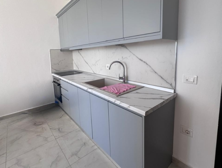 Modern 2-bedroom seaside apartment with sea view in Durrës Plazh