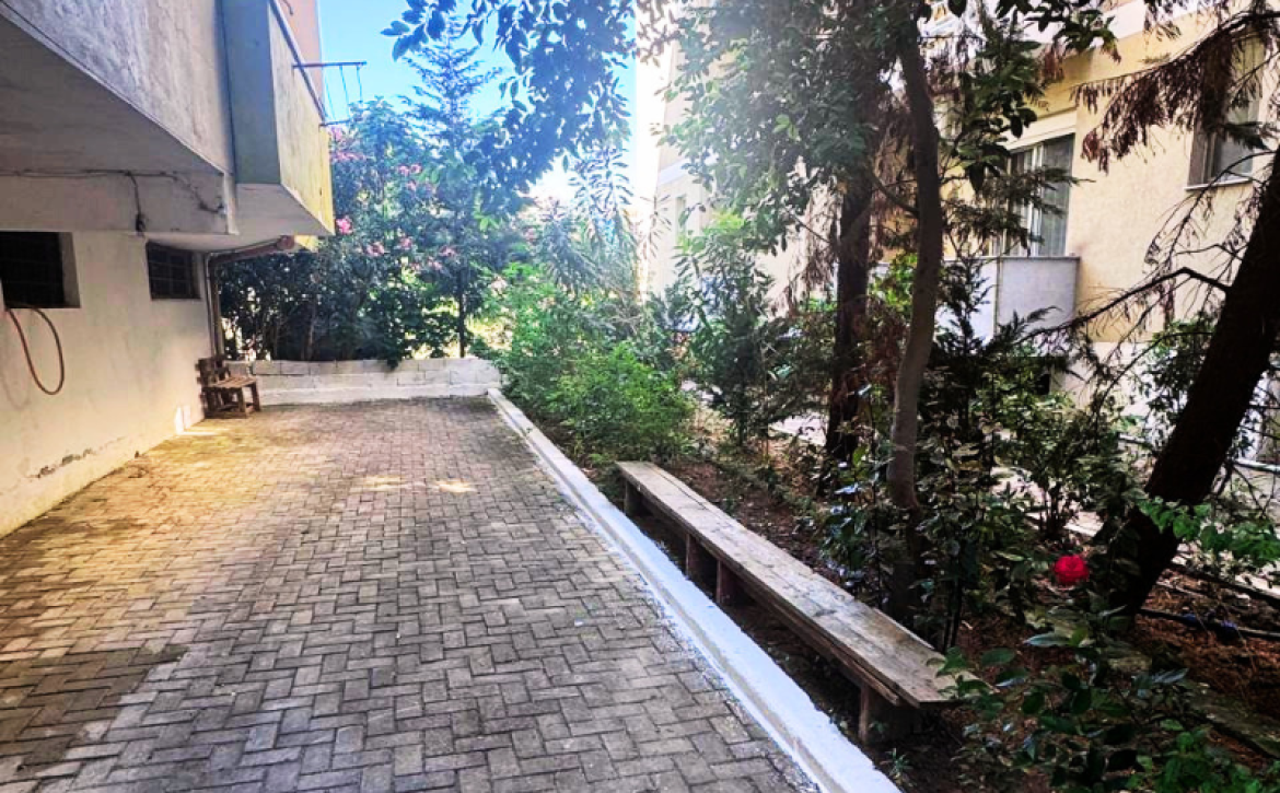 Modern 1-bedroom apartment with balcony near the beach