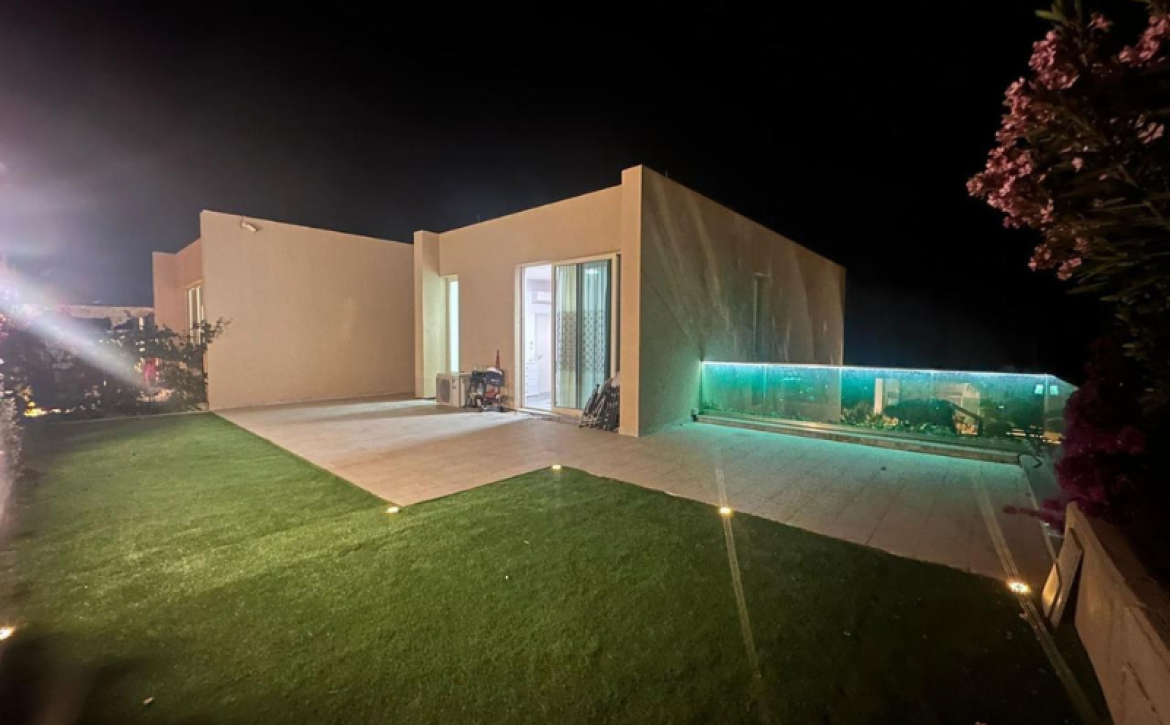 Luxusní vila s 2 ložnicemi a soukromou zahradou v resortu Green Coast v Palasë