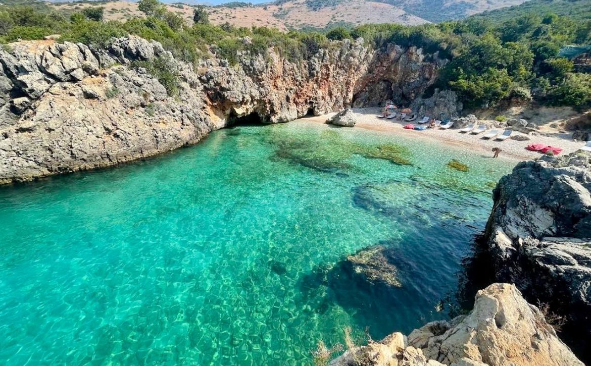 Unikátní stavební pozemek 10,1 ha přímo na pláži Akuariumit | Albania Home