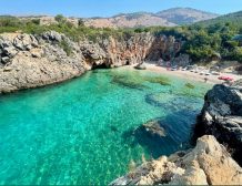 Unikátní stavební pozemek 10,1 ha přímo na pláži Akuariumit | Albania Home
